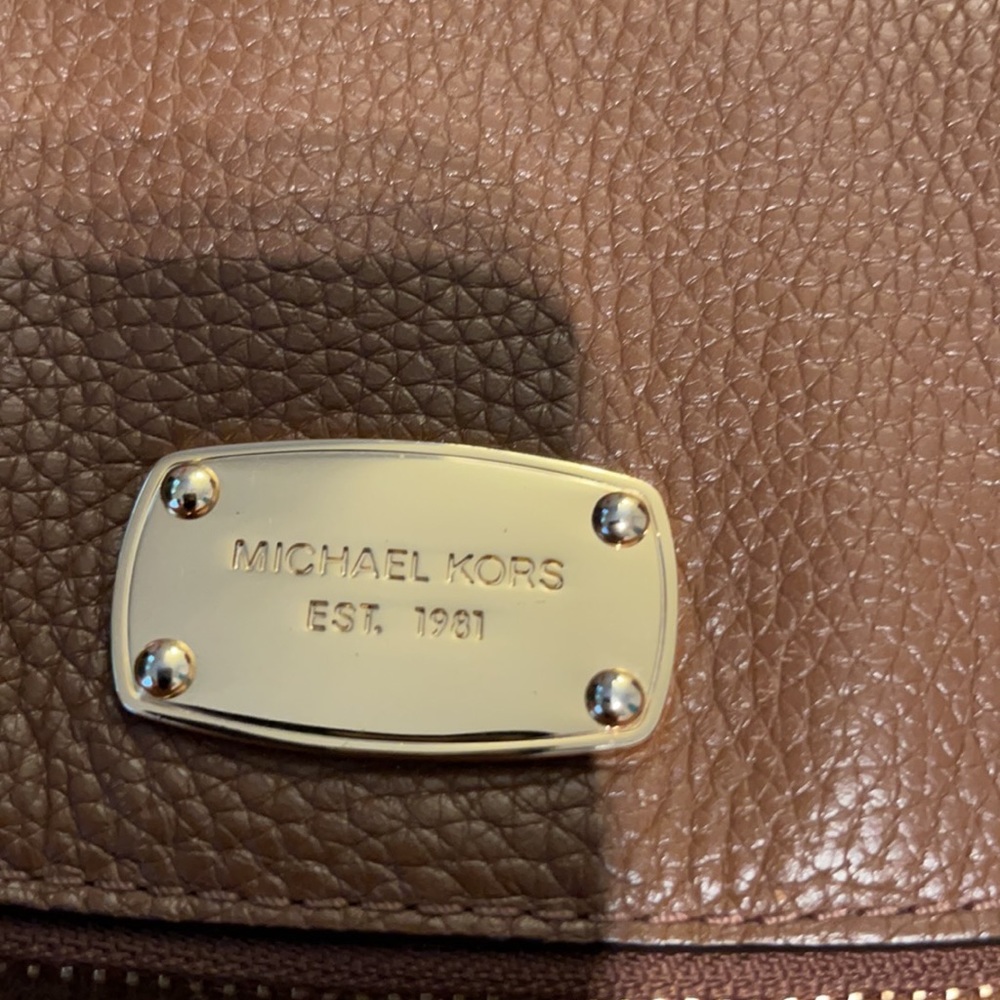 Michael Kors Suede shoulder bag - Picture 2 of 12